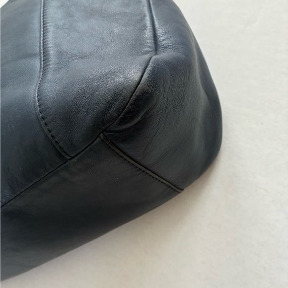 Coach Elegant Navy Leather Shoulder Bag - Picture 8 of 9
